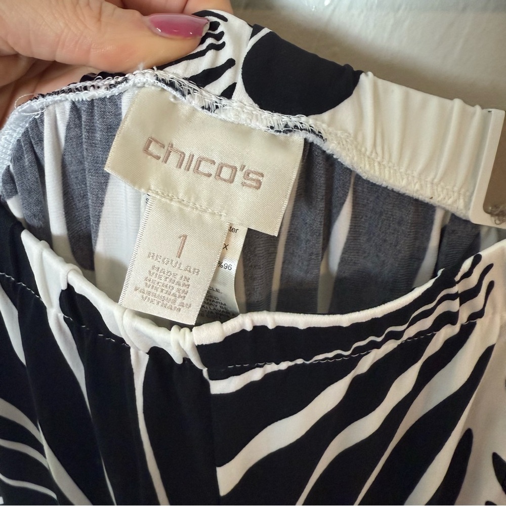 ✨ Chico’s Ultimate Fit Black & White Bold Floral Palazzo Pants – Size 1 (Large) - Picture 2 of 5